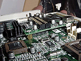 CPUはMicroPCIスロットの下敷きになる