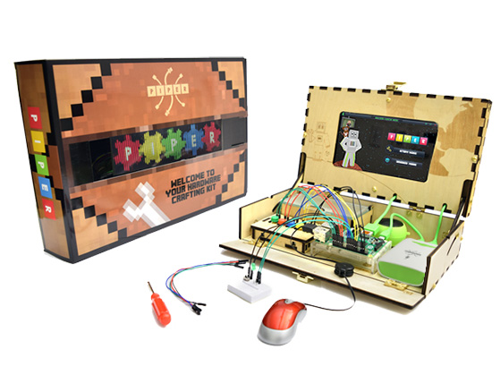 Piperは、ボードコンピュータのRaspberry Pi 3 Model Bと、人気ゲームのマインクラフト、そして各種の電子パーツ類をセットにした電子工作キット、をパーツとして。 マイクラで電子工作が学べる「Piper」の新モデル、Raspberry Pi 3採用