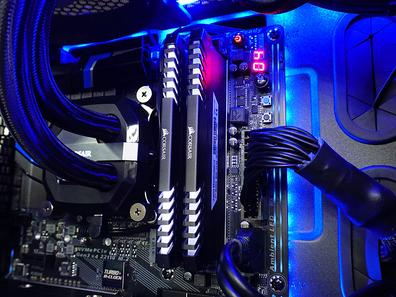 動作確認済AVEXIR DDR4-2400 32GB (8GB×4枚) LED付 led1.jpg