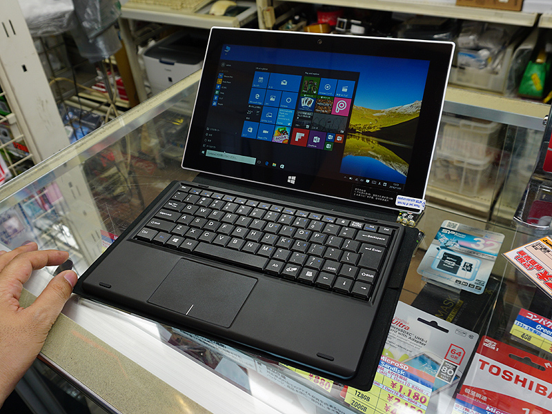 com」キーを搭載したキーボードが販売中、中華なSurface風タブレット