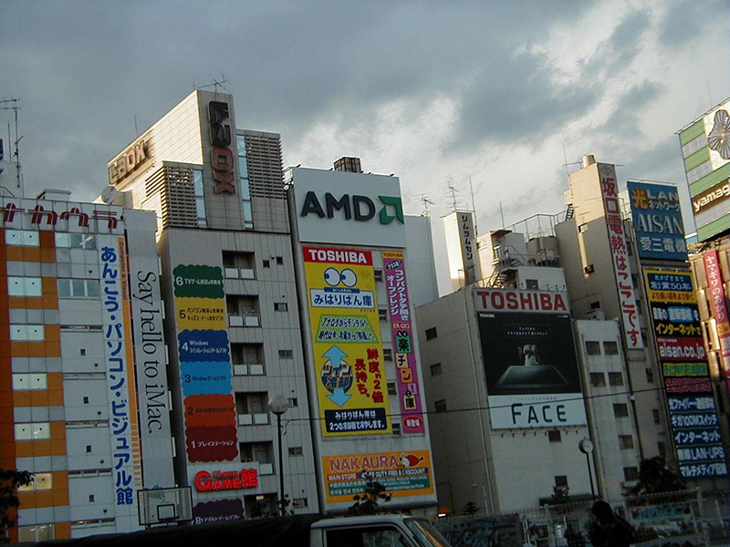 駅前から Amd 看板が見えた風景 199x年の秋葉原 取材中に見つけた なもの Akiba Pc Hotline