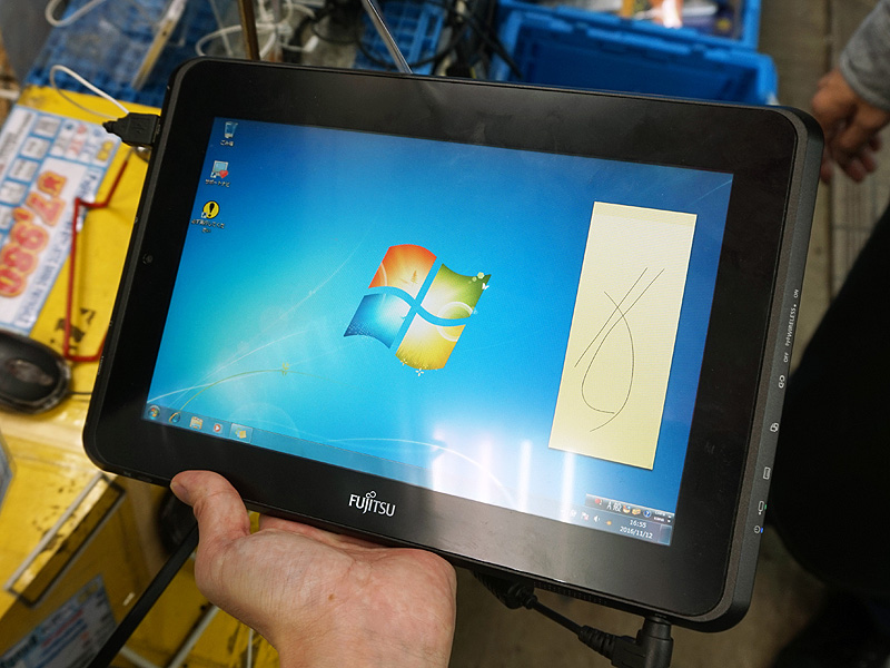 実売7,980円なら安い？ 富士通の10.1型Windows 7タブレットが