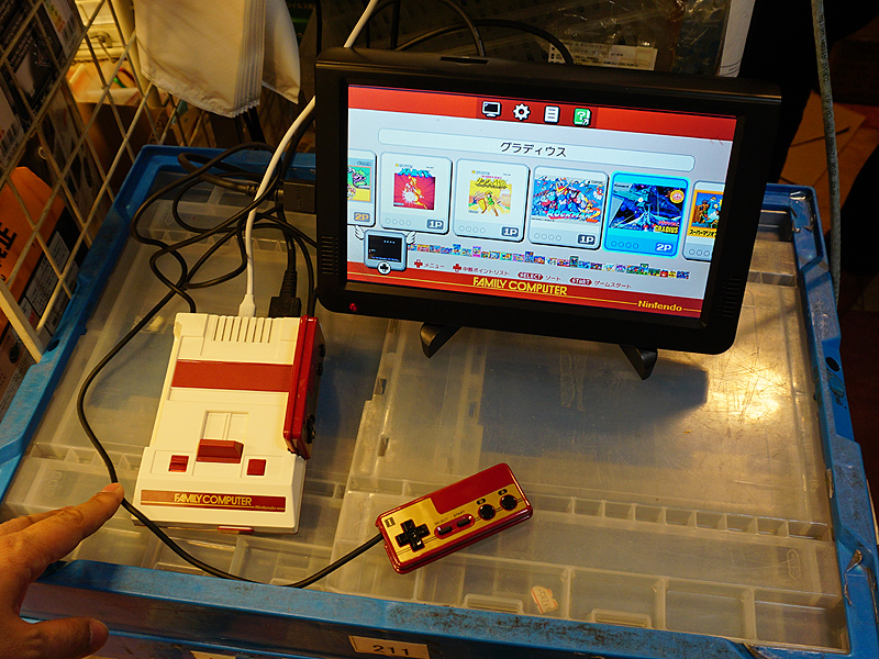 PASOMONI10 10.1インチモバイルモニター　バッテリー内蔵＜美品＞ 実売8,980円の10型モバイル液晶「PASOMONI10」にグレアパネル版が登場