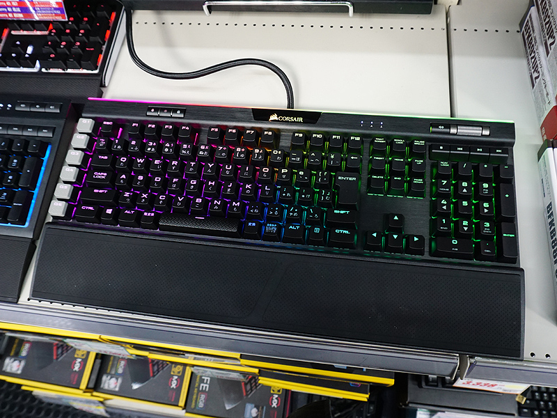 縁も光る高級ゲーミングキーボード「K95 RGB PLATINUM RAPIDFIRE」が