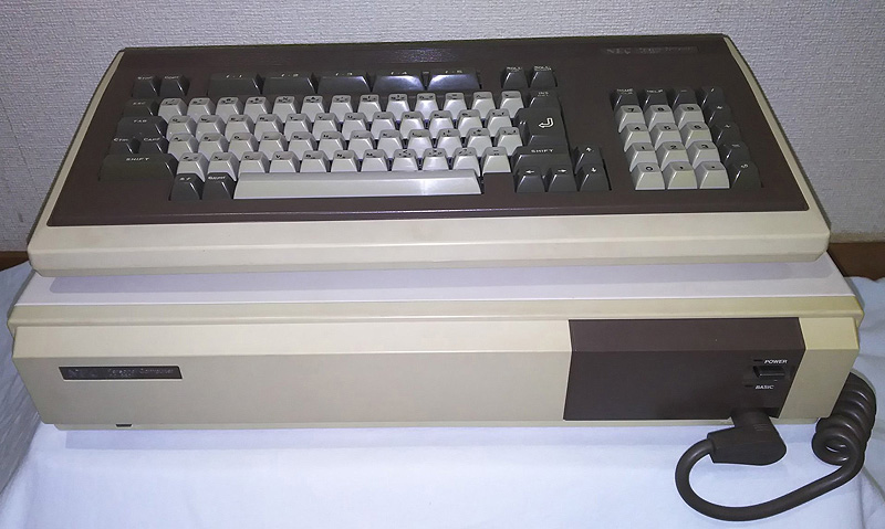 1981年の発売当時はビジネス向けの機種として登場「NEC PC-8801 