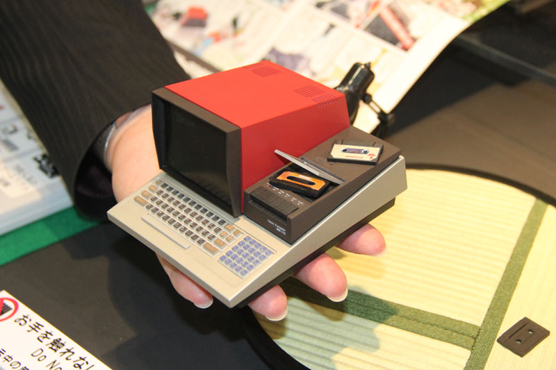 話題沸騰！MZ-80Cの「パソコンミニ」展示品フォトギャラリー - AKIBA 