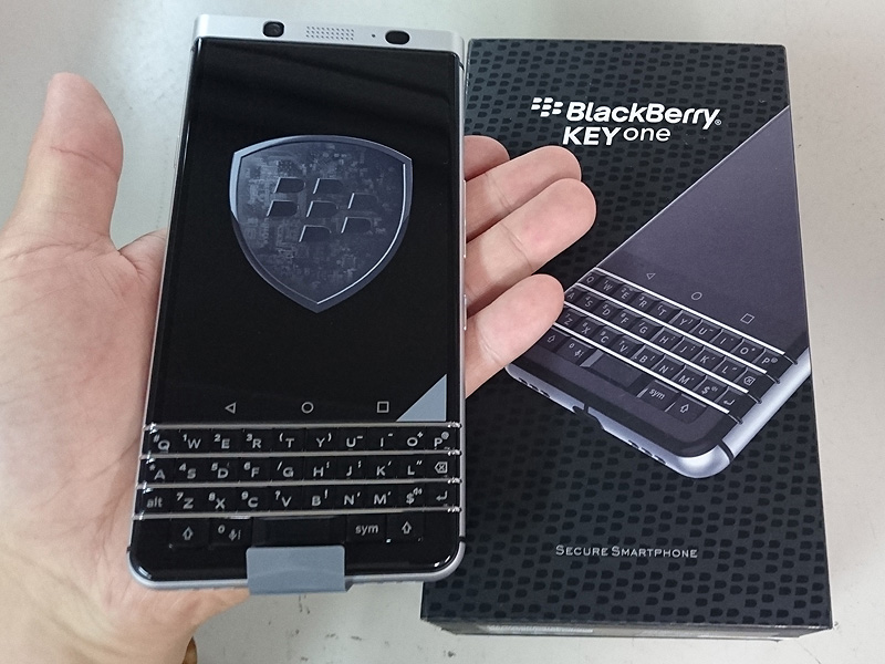 BlackBerry KEYone BBB100-6 キーボードスマホ