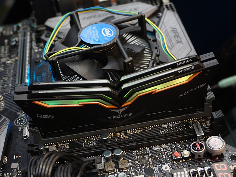 光るDDR4メモリ「T-FORCE NIGHT HAWK RGB」が発売、Aura Sync対応