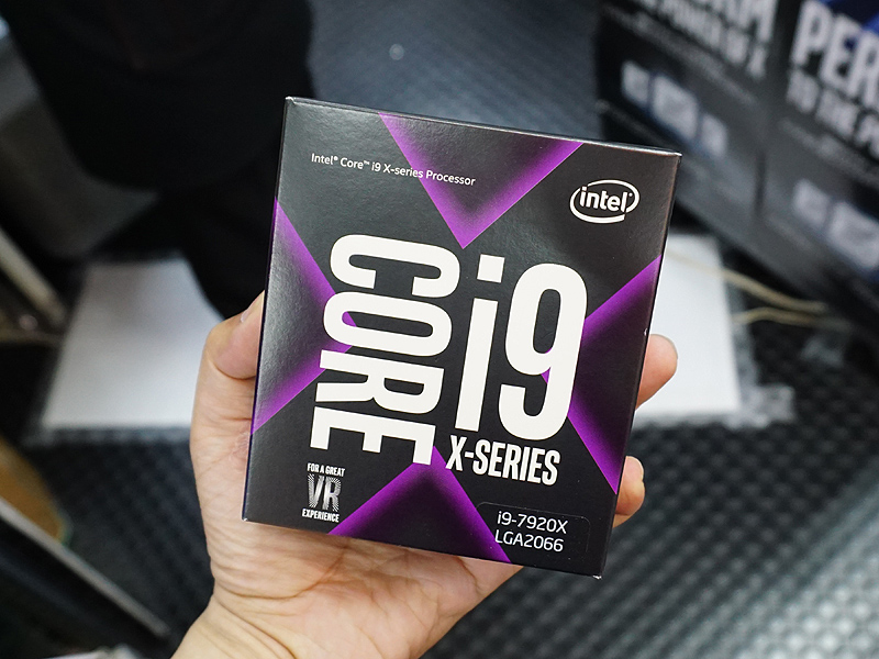 IntelのハイエンドCPU「Core i9-7920X」がデビュー、12コア/24スレッド