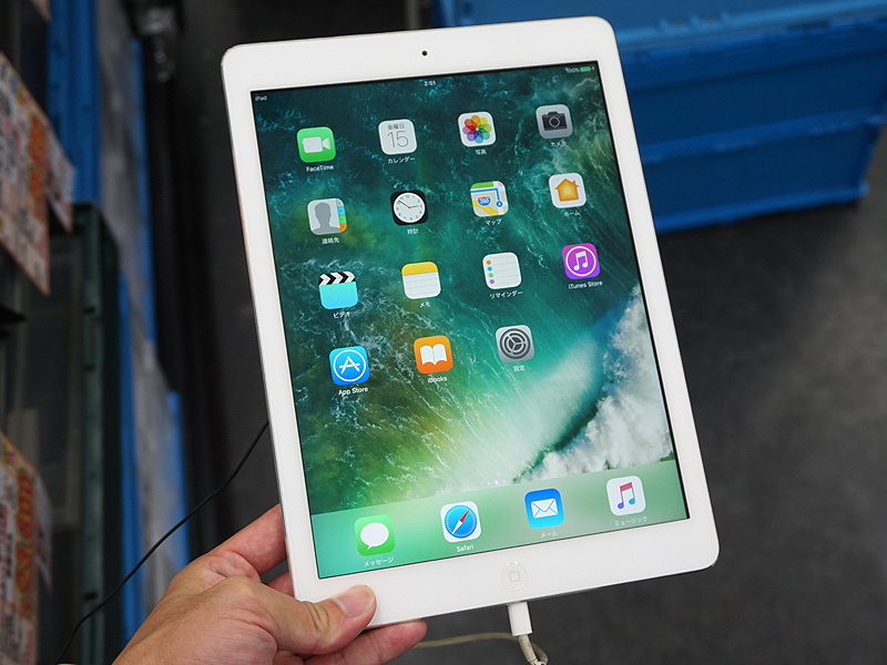 iPad Airが税込21,800円で買える！イオシスでセール中 （取材中に