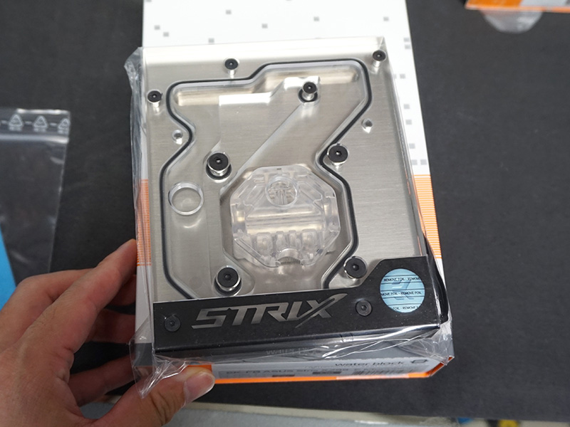 Intel Core Xマザー用の水冷ブロックがEK Water Blocksから発売