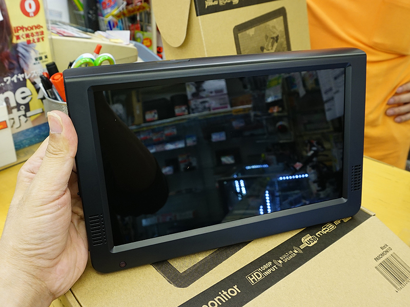 PASOMONI10 10.1インチモバイルモニター　バッテリー内蔵＜美品＞ 実売8,980円の10型モバイル液晶「PASOMONI10」にグレアパネル版が登場