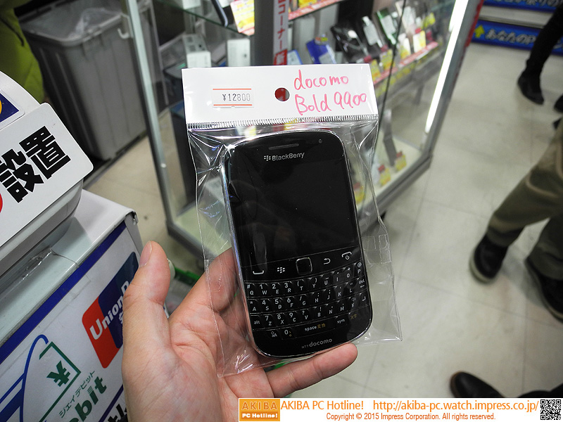 BlackBerry Bold 9900が税込12,800円で特価販売 （取材中に見つけた