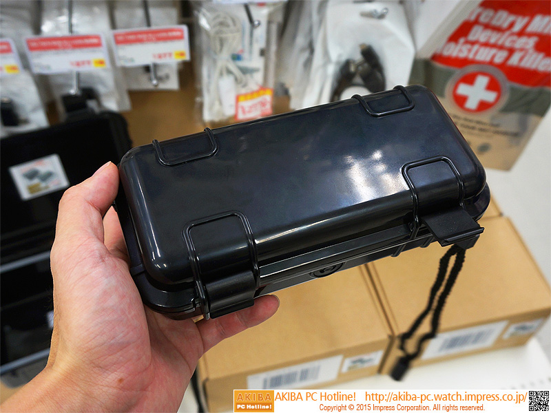 スマホや小物が入る耐衝撃・防水仕様の密閉型ケースが販売中 - AKIBA