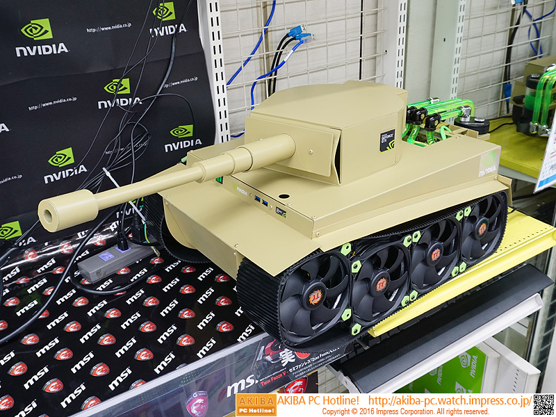 迫力満点！水冷仕様の“戦車PC”が展示中 - AKIBA PC Hotline!