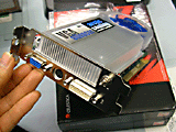 RADEON 9600XTビデオカードへの装着例