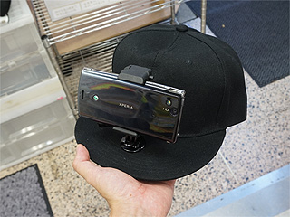 Iphoneを頭に装着 スマホホルダー付きの帽子 Smabow が登場 Akiba Pc Hotline