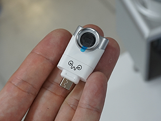 手軽に3d撮影 スマホ向け増設カメラ Eye Plug が店頭販売中 Akiba