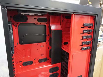Pcマニア向けのphanteks製ケースに新モデル 赤塗装 Led追加版 Akiba
