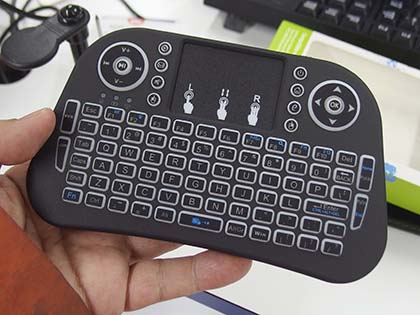 ゲームパッド風の小型キーボードやfnatic Gearのゲーミングキーボードなど Akiba Pc Hotline