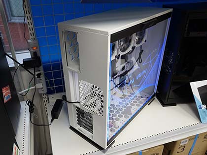 AURA SYNC対応の“魅せる”PCケース「303-RGB」が発売、IN WIN製 - AKIBA PC Hotline!