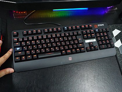 光学キースイッチ採用のゲーミングキーボード Zowie Celeritas Ii が発売 Akiba Pc Hotline