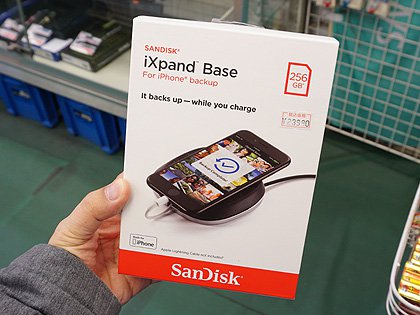 自動バックアップもできるiphone用充電器 Ixpand Base が入荷 Sandisk製 Akiba Pc Hotline