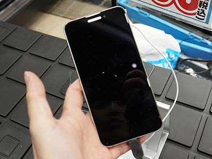 両面ガラス メタルボディの新品5インチスマホが税込12 800円でセール 取材中に見つけた なもの Akiba Pc Hotline
