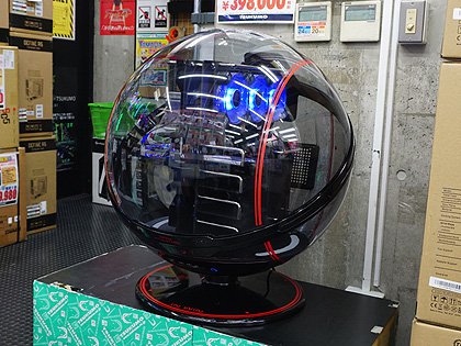 球体シェル採用の巨大pcケース Winbot の展示スタート カメラ内蔵で