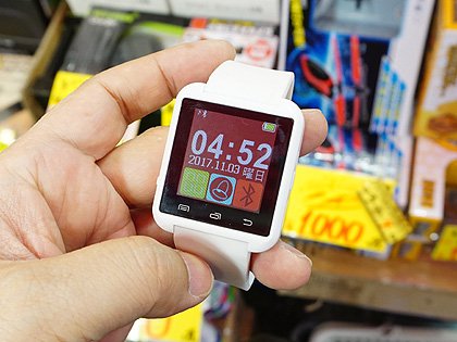 1 500円の激安スマートウォッチが久々に大量入荷 Iphoneやandroidとbluetoothで連携 取材中に見つけた なもの Akiba Pc Hotline