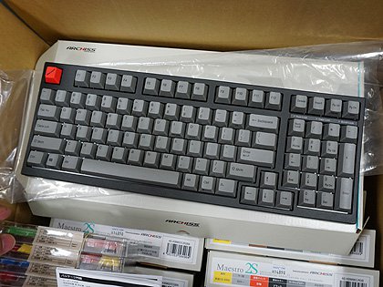 テンキーレスサイズの省スペースフルキーボード「Maestro 2S」が発売 - AKIBA PC Hotline!
