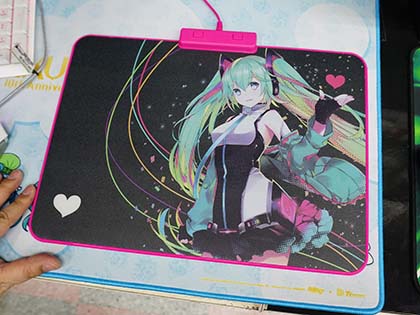 初音ミクデザインの光るマウスパッドが販売開始 ツクモ限定 Akiba Pc Hotline