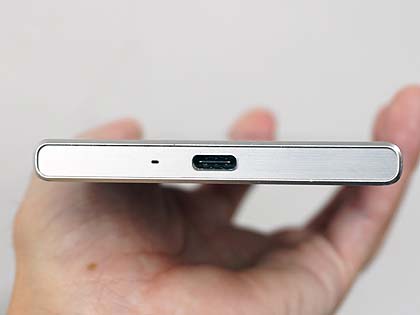 片手で使える Xperia X Compact の中古品が8 800円で大量販売中 取材中に見つけた なもの Akiba Pc Hotline