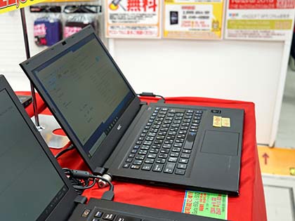 わずか795g Necの13 3型モバイルノートが税込22 800円 解像度は2 560 1 440ドット 取材中に見つけた なもの Akiba Pc Hotline