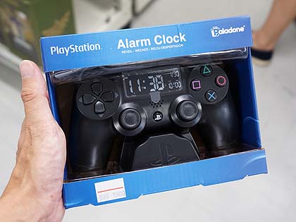Playstationコントローラー型の目覚まし時計が入荷 もちろんボタンで時刻設定 取材中に見つけた なもの Akiba Pc Hotline