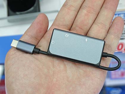 充電しながらusb Type Cヘッドホンが使えるハイレゾdac内蔵アダプタが登場 Akiba Pc Hotline