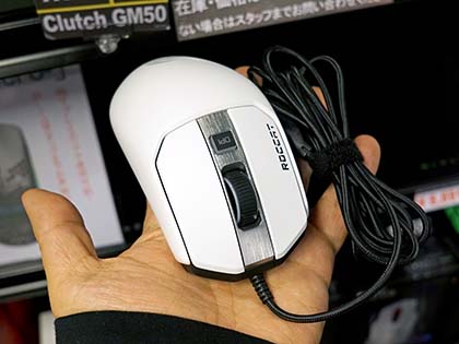 最大16 000dpiの光学センサーを搭載した白色マウス Kain 122 Aimo がroccatから Akiba Pc Hotline