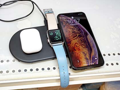 Apple製品を3台まとめて充電できるワイヤレス充電器 Apple Watch専用エリアあり Akiba Pc Hotline