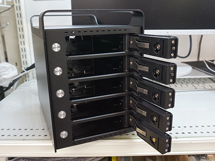 オールアルミボディのhddケース Atlas 5bay Sata Hdd Enclosure が入荷 Akiba Pc Hotline