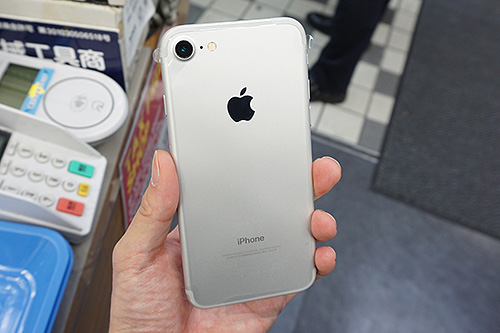 Iphone7 32gbの訳あり未使用品が税込30 800円でセール中 取材中に見つけた なもの Akiba Pc Hotline