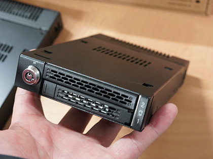 Nvme Ssd向けの3 5インチベイ用リムーバブルケースがicy Dockから Akiba Pc Hotline