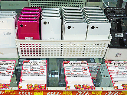 1hz Igzo搭載の Aquos R Compact が税込13 800円 Simロック解除済みのcランク品 取材中に見つけた なもの Akiba Pc Hotline