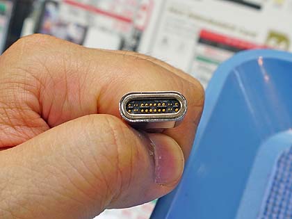 マグネットで着脱できるusb Type Cアダプタに新モデル Thunderbolt 3対応 Akiba Pc Hotline