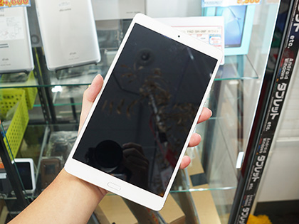 8 4型androidタブレット Dtab Compact D 01j が税込14 800円でセール 取材中に見つけた なもの Akiba Pc Hotline