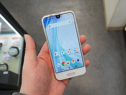 片手で使える4 9型スマホ Aquos R Compact Shv41 が税込9 980円 取材中に見つけた なもの Akiba Pc Hotline
