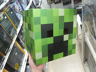 Minecraftの Creeper になれるかぶりもの 取材中に見つけた な