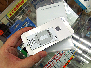 Iphone 5sなどをワイヤレス充電化 Lightning直結のqiシートが発売 Akiba Pc Hotline