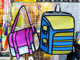 だまし絵風 デザインのバッグとリュックが販売中 取材中に見つけた なもの Akiba Pc Hotline