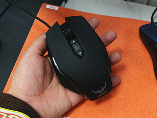 スナイパーボタン 搭載でフルカラー発光のfps向けマウスが発売 Akiba Pc Hotline