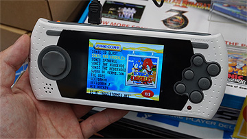 セガの海外版ゲームが85本も収録、メガドライブ風のゲーム機「Sega